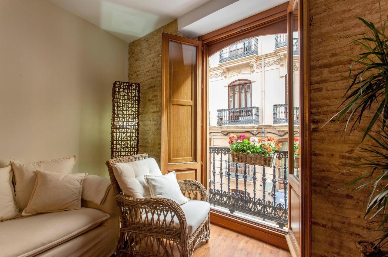 Luxurious & Alluring Home In Historic Town Valenza Esterno foto