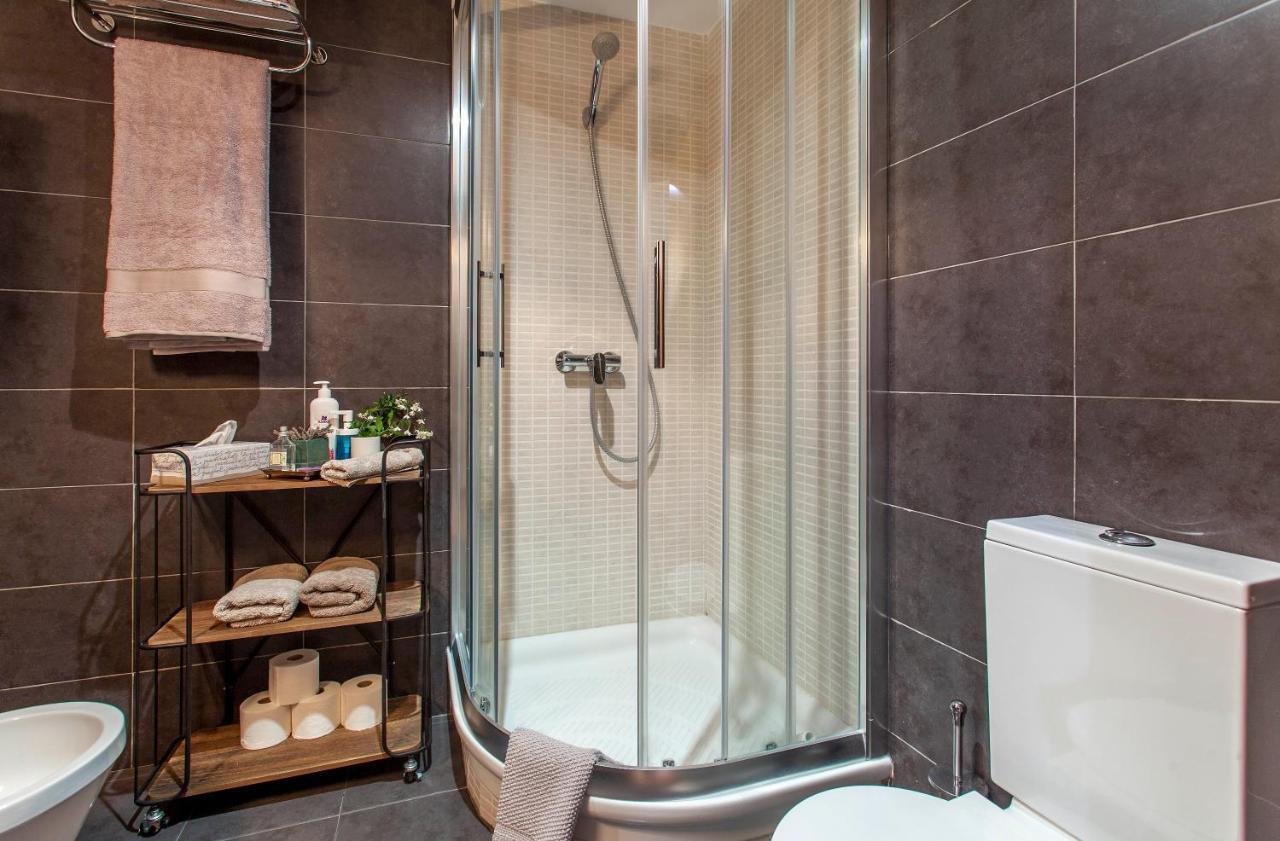Luxurious & Alluring Home In Historic Town Valenza Esterno foto