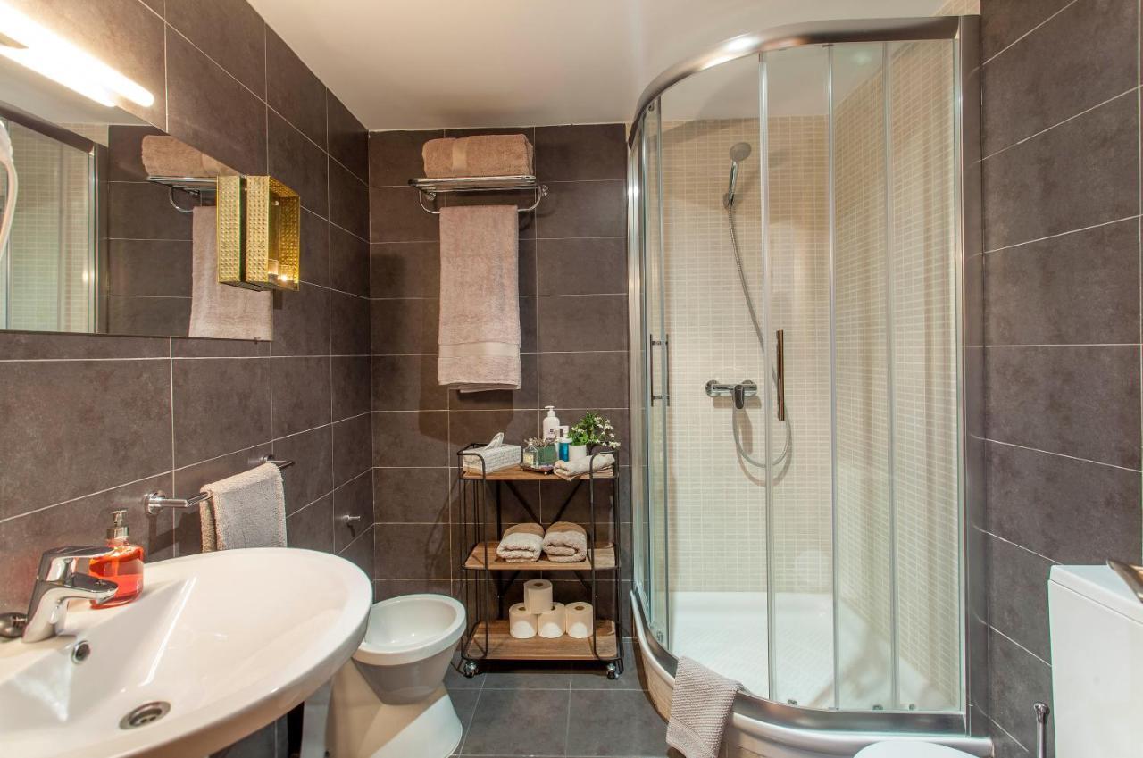 Luxurious & Alluring Home In Historic Town Valenza Esterno foto