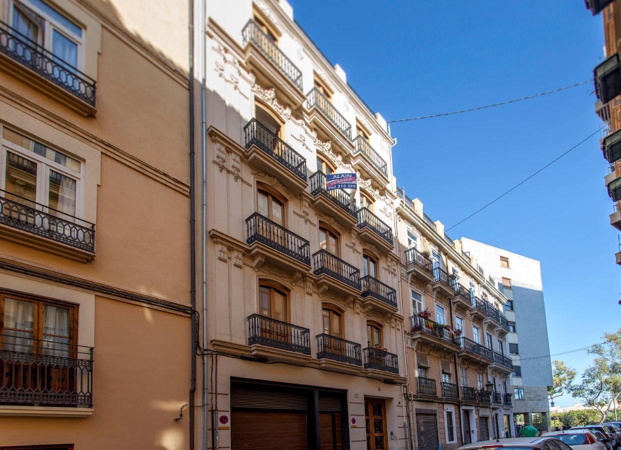 Luxurious & Alluring Home In Historic Town Valenza Esterno foto